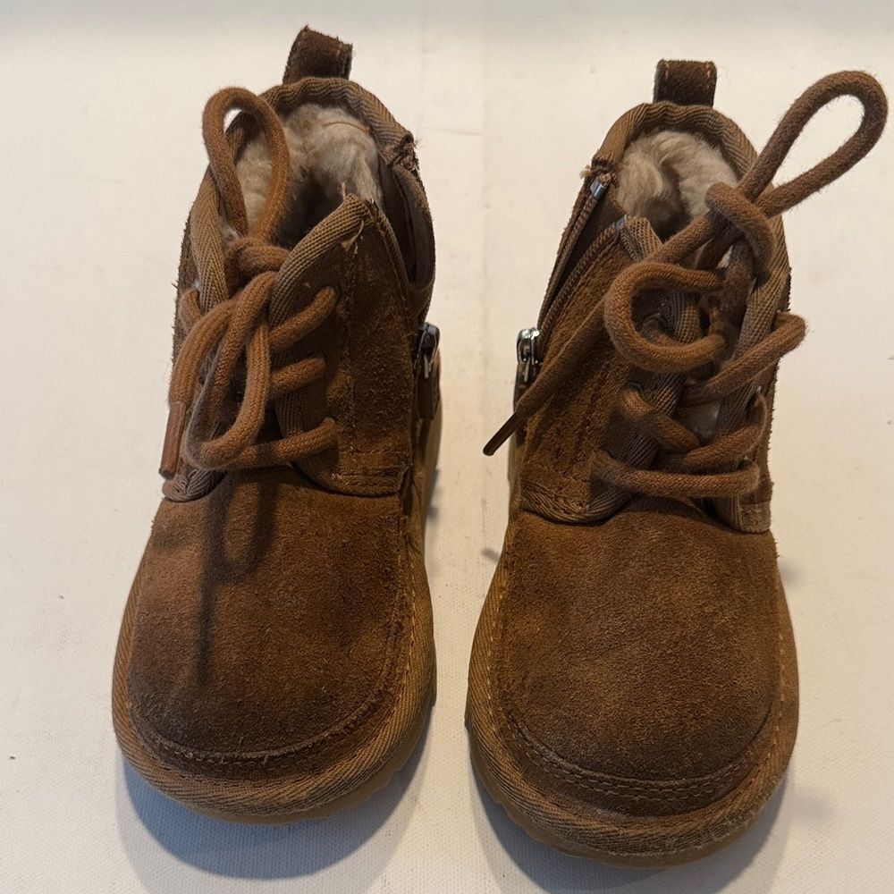 UGGโTan Kids Boots with Cozy Lining